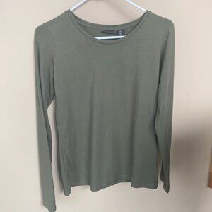 Tahari camo color long sleeve shirt